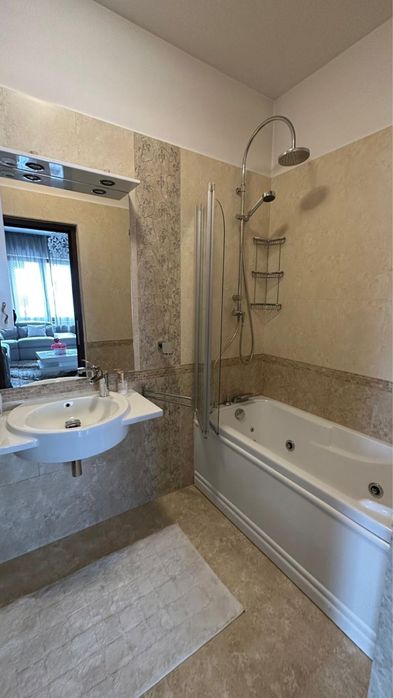 Inchiriez apartament la casa pe Calea Dumbravii