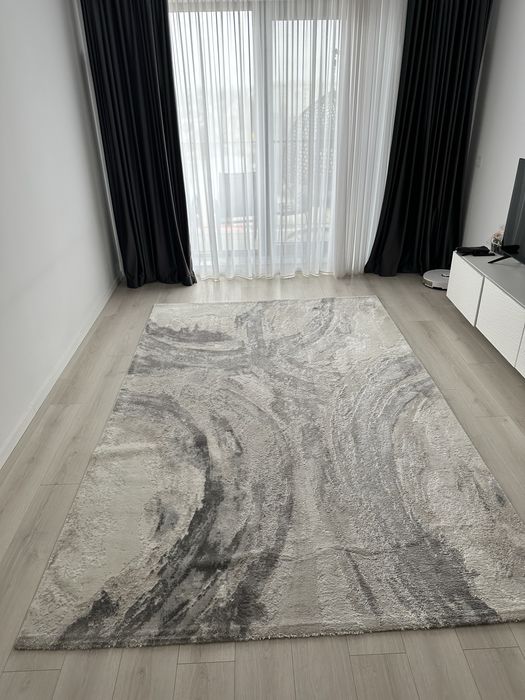 Covor modern crem-gri, foarte moale, stare excelentă. 2m/3m