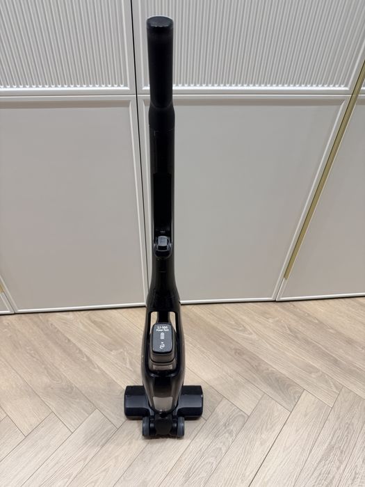 Вертикальный пылесос