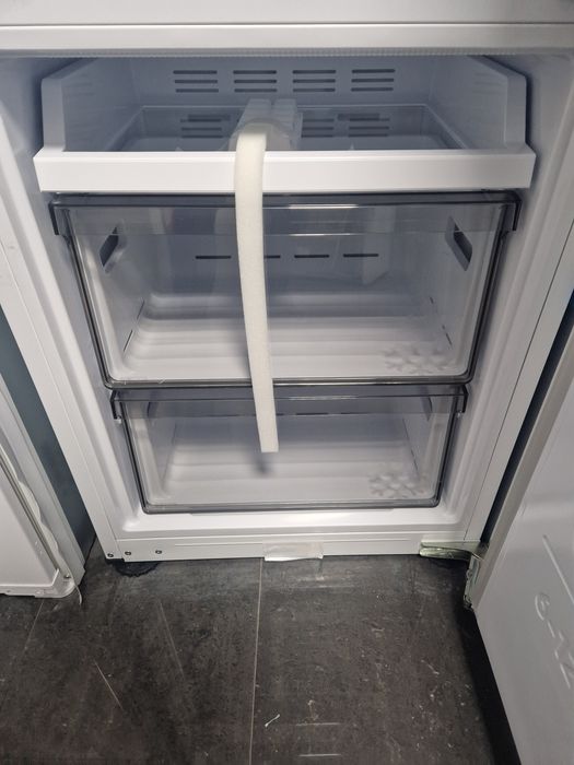 Хладилник за вграждане Samsung No Frost Чисто нов