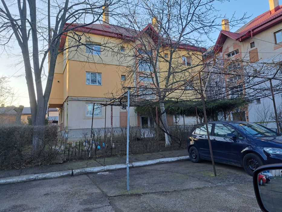 Apt. la vilă,2 cam,et 1,central,zonă linistită,langa Profi,loc parcare