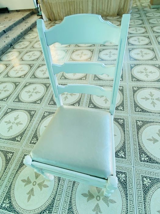 Vand scaun din lemn masiv