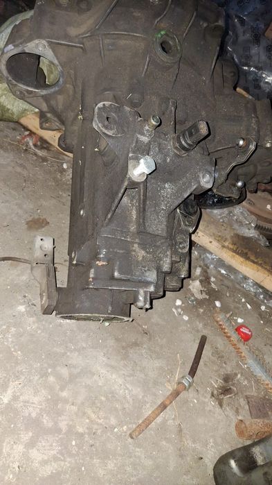 Продам кпп на гольф двигатель АЕЕ 1.6