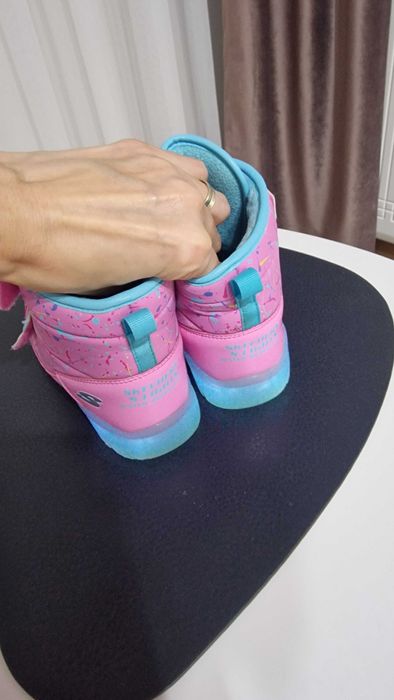Ghete Skechers, pt iarna, m 28, luminite