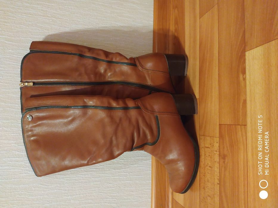Продам кожаные сапоги. Демисезонные.
