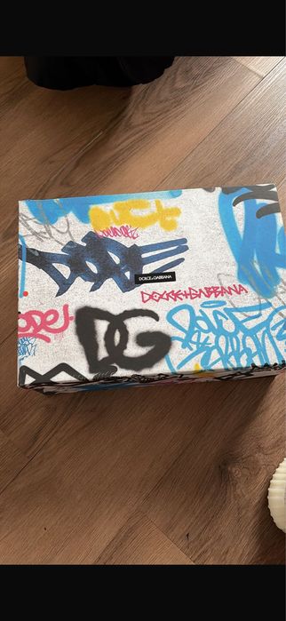 Vand dolce gabbana nr 43 as  spune eu 44