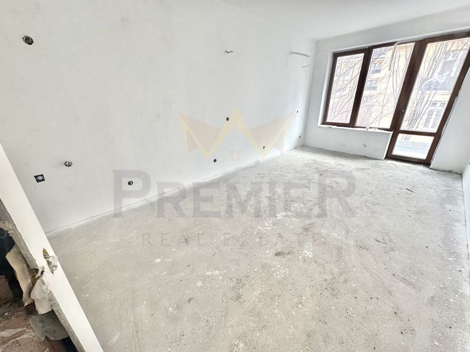 Продава се Двустаен апартамент в София, Център - 66 кв.м за 2017 €/кв.м - Снимка #1