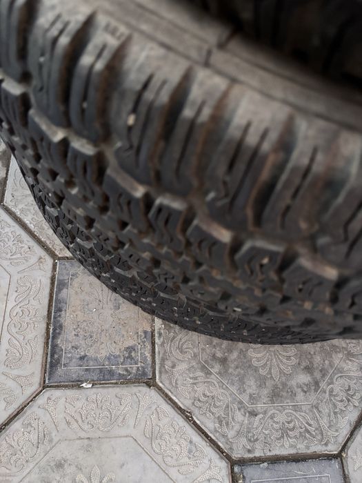 Продам всесезонный шины от нива