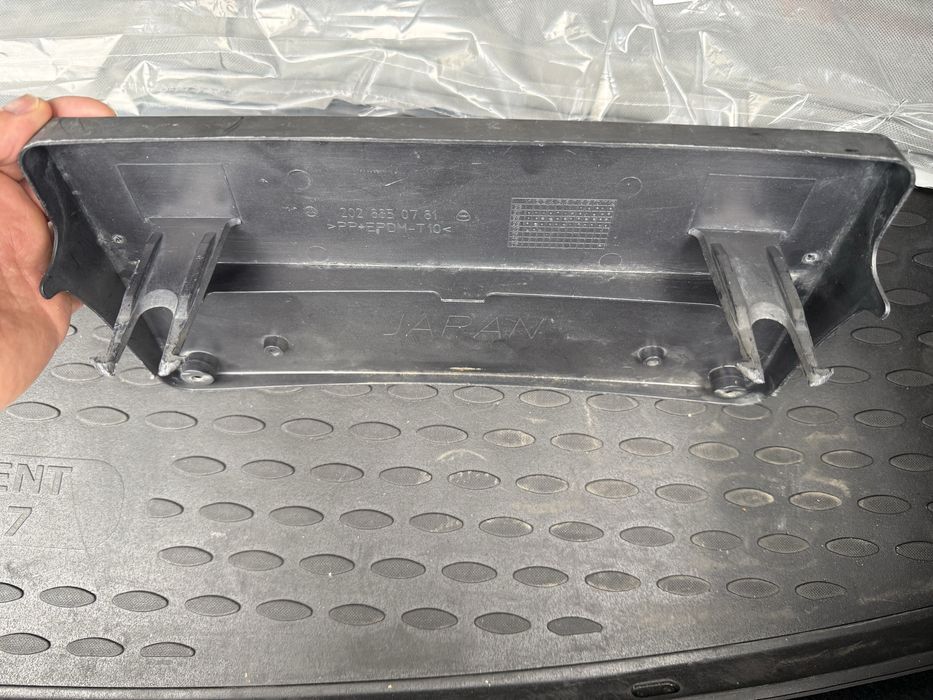 Крышка двигателя m111