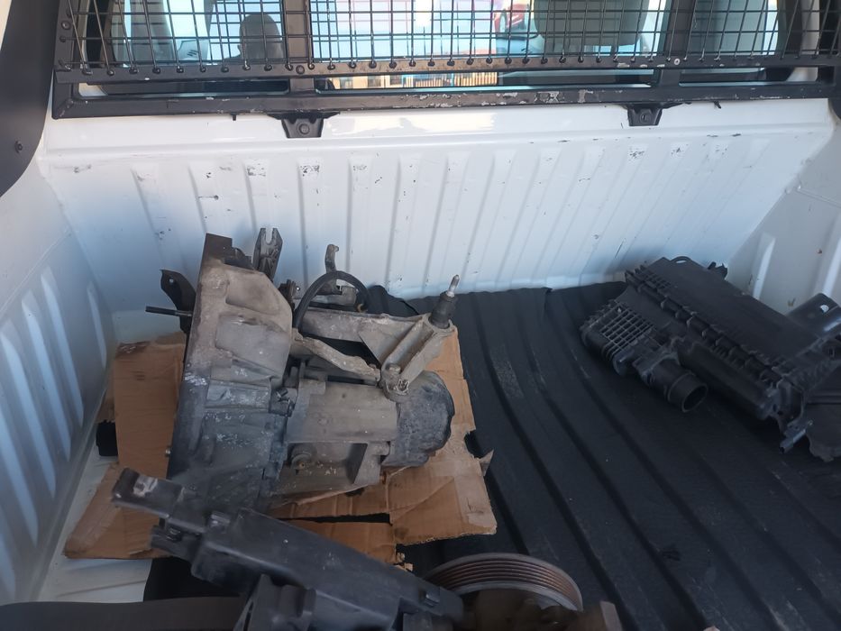 Dacia 1.5 dci 86 кс дюзи кутия глава