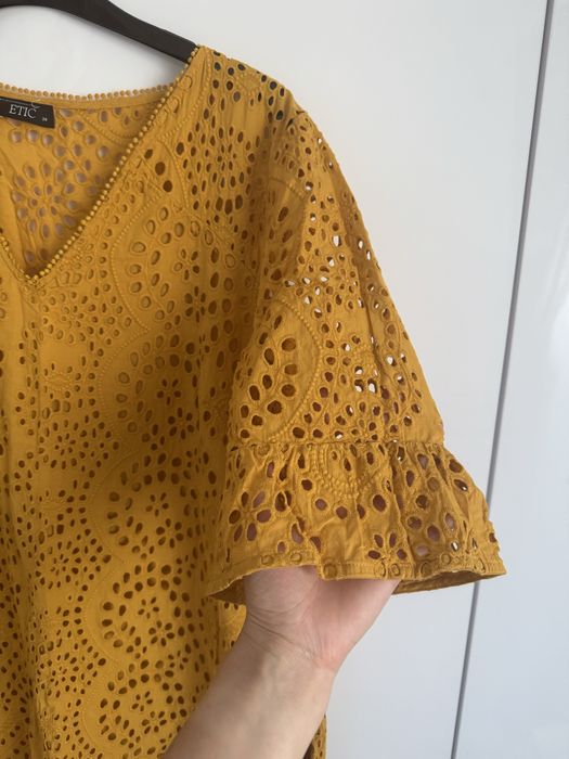 Rochie brodata, format A, cu buzunare
