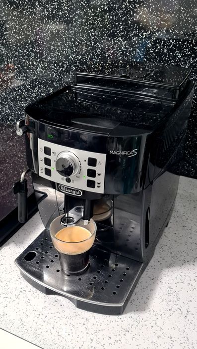 Espressor aparat cafea boabe Delonghi Magnifica S