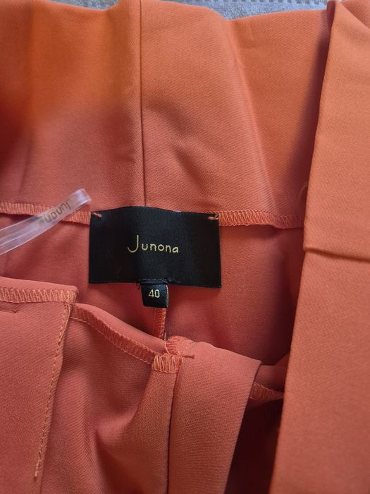 Елегантен оранджев костюм Junona