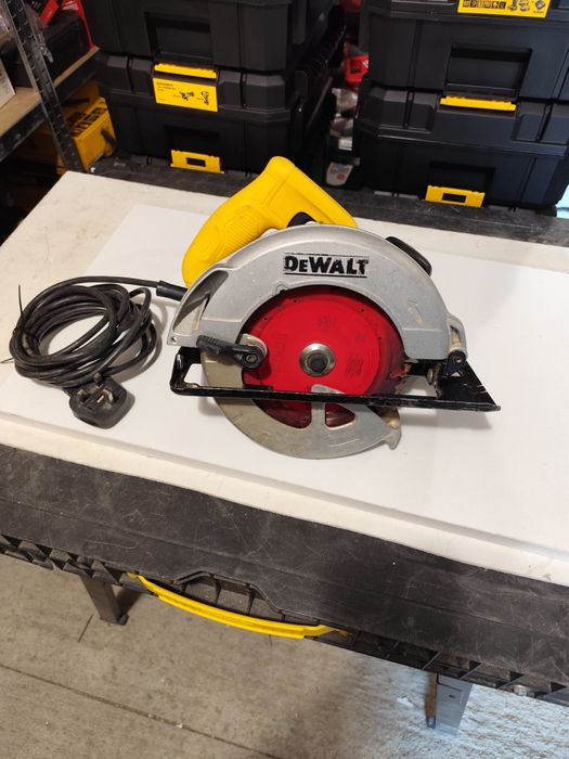 Коледна цена ръчен циркуляр Девалт DeWALT DWE560 184mm