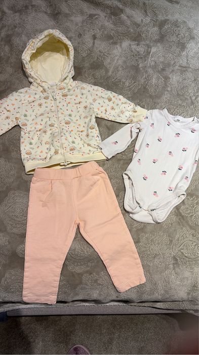 Дрехи за бебе момиче