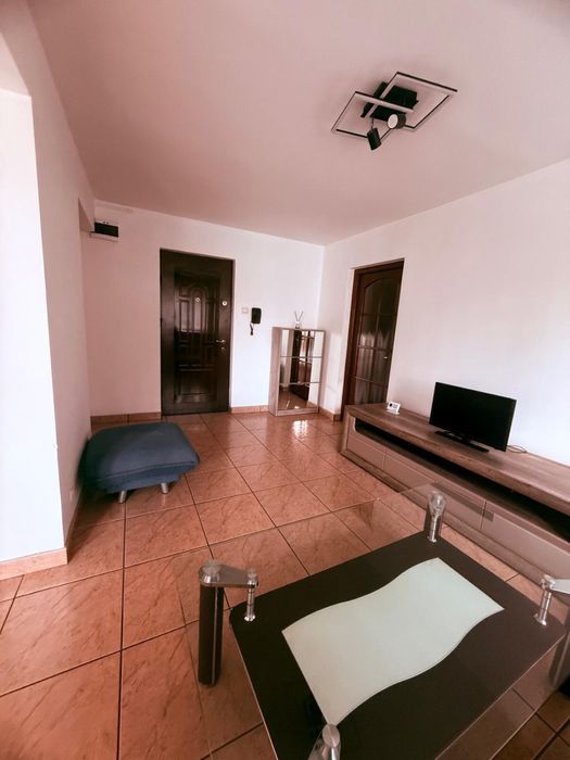 Inchiriez apartament