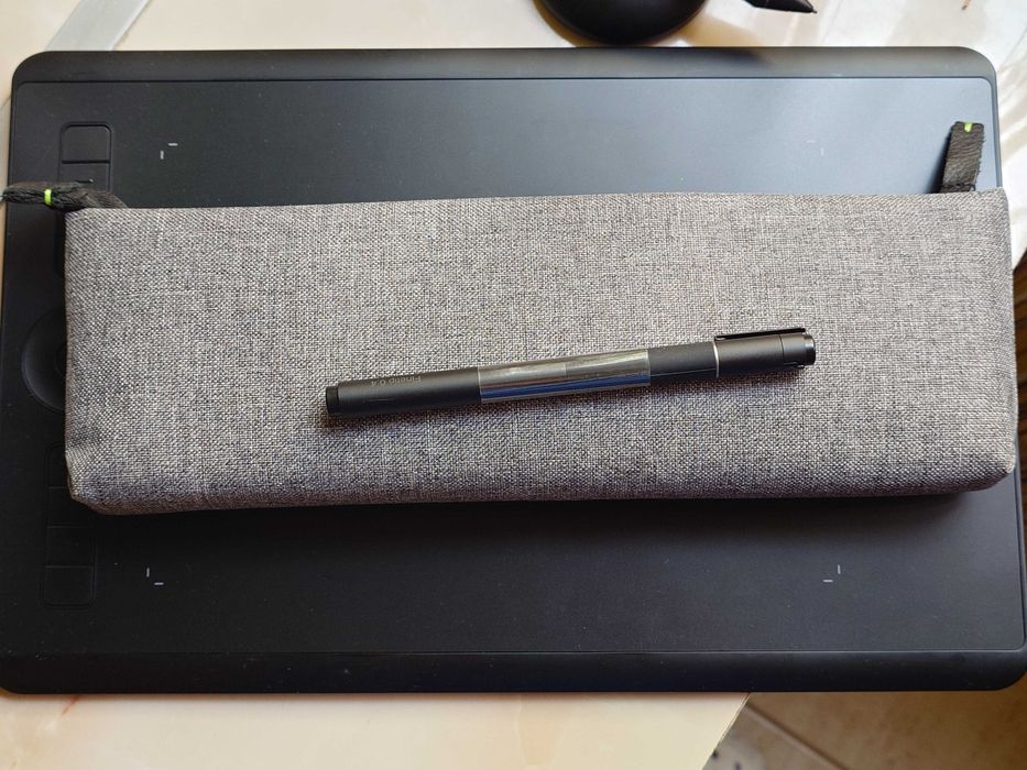 Tabletă grafică Wacom Intuos Pro Paper Edition – Pachet complet, foarte întreținută