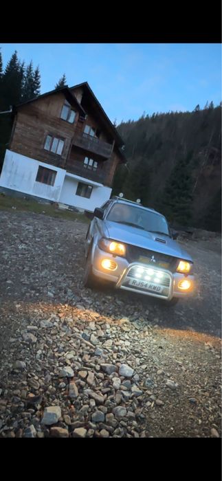 Salut, motor 2.5 disel, pret 3500€  mai multe detalii in privat,