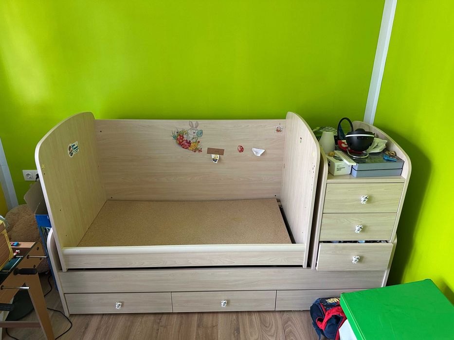Детско легло 3 в 1 - С матрак 130/70, Повивалник. Става и на бюро