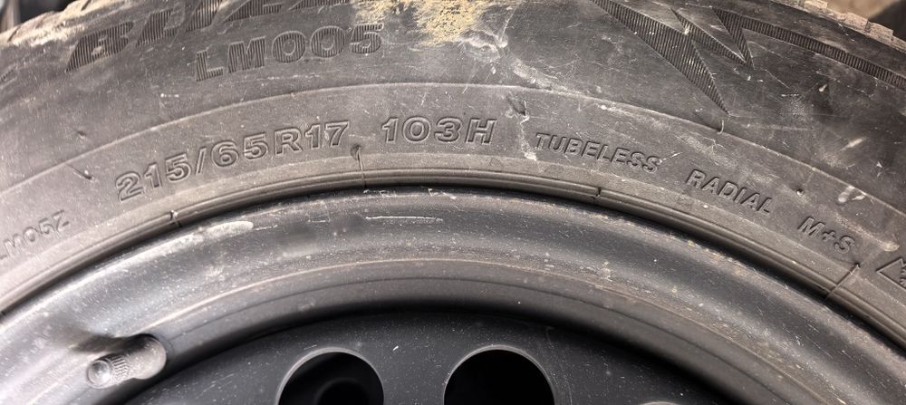 Зимни гуми с джанти 17" Bridgestone
