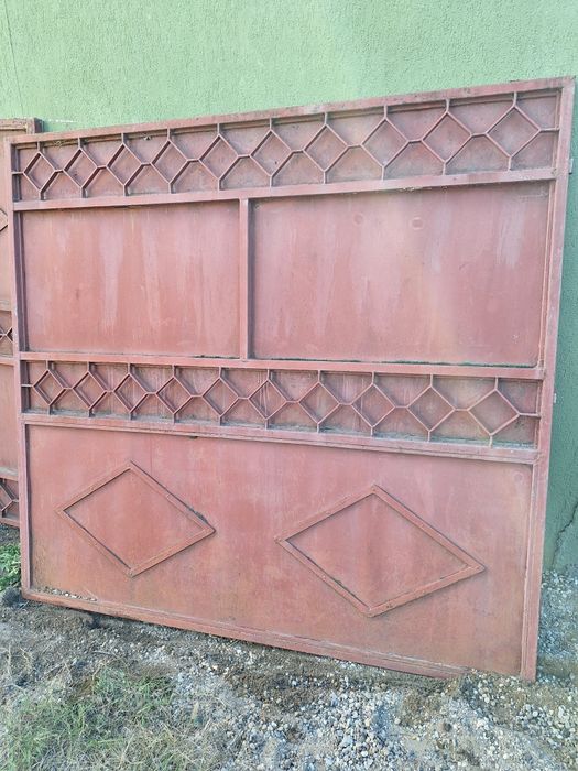 Vănd poartă și ușă din fier