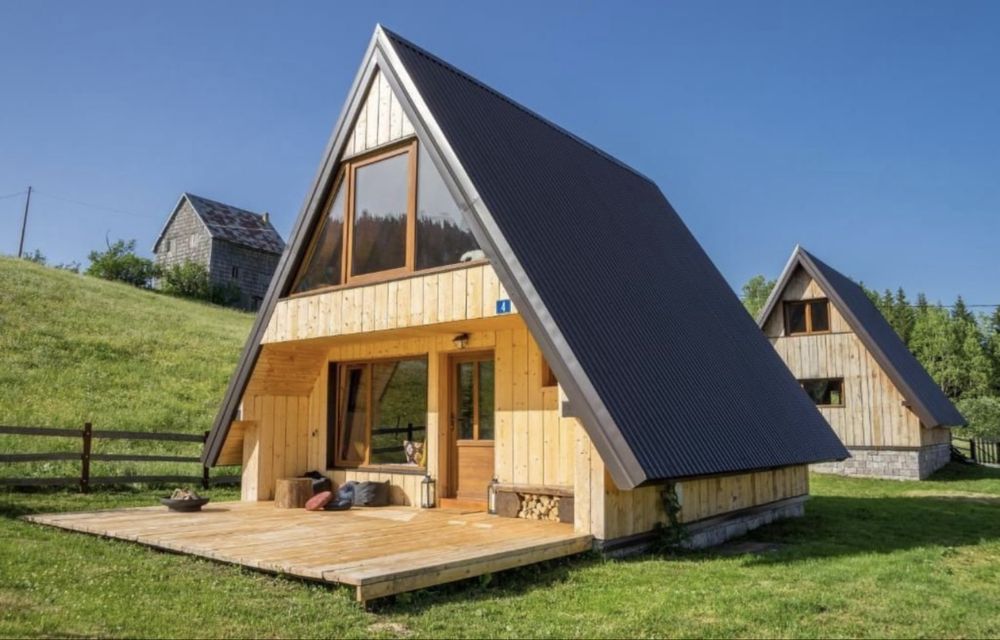 Construim case si cabane la gata