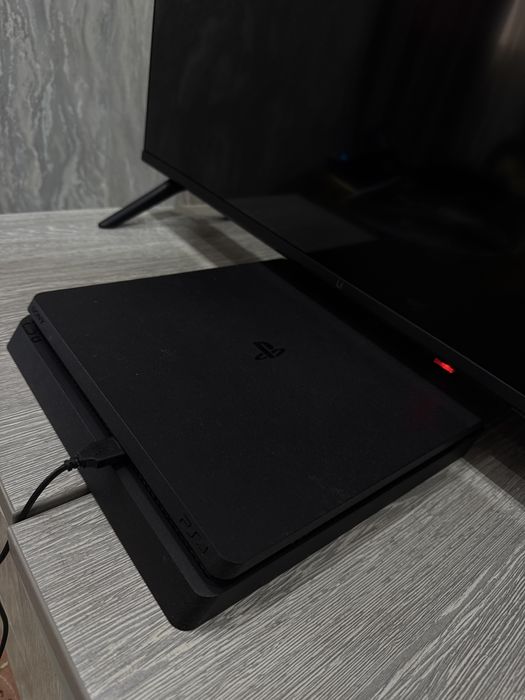 Playstation 4 slim