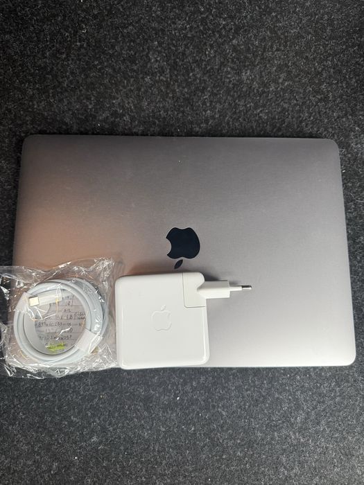 Apple MacBook Pro M1 (2020)