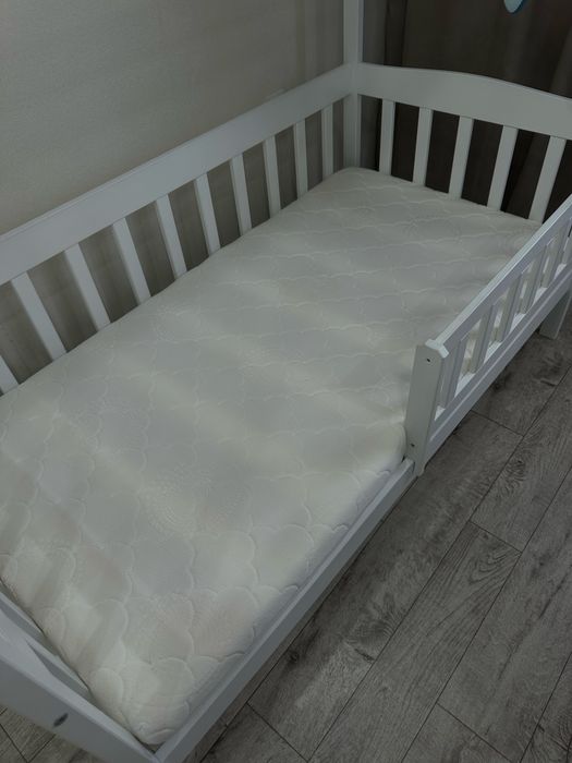 Продам кровать домик