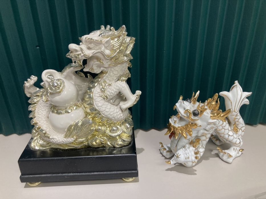 Статуэтки драконов 5000 и 2500 т