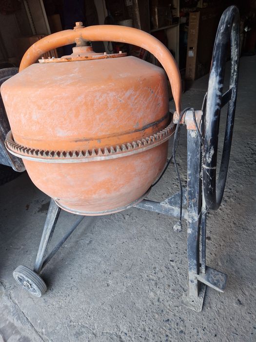 Продам бетономешалку