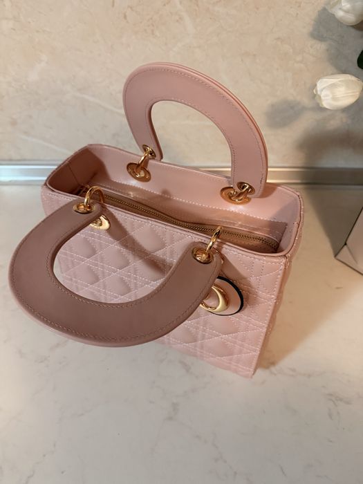 Дамска чанта Lady Dior пудра среден размер