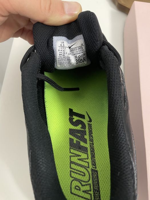 Adidasi nike running fast