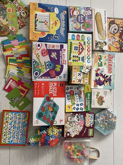 Развивающие игрушки , книги , пазлы , конструкторы , букварь