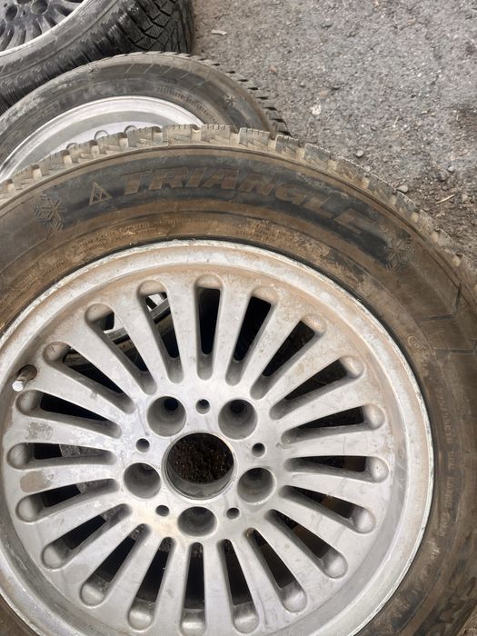 Продается шины зимные Трианжел