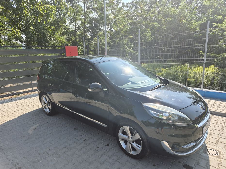Vând Renault Grand Scenic