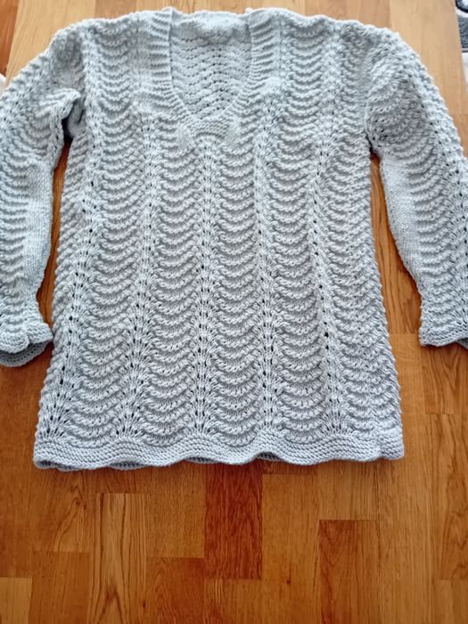 Pulovere tricotate handmade noi