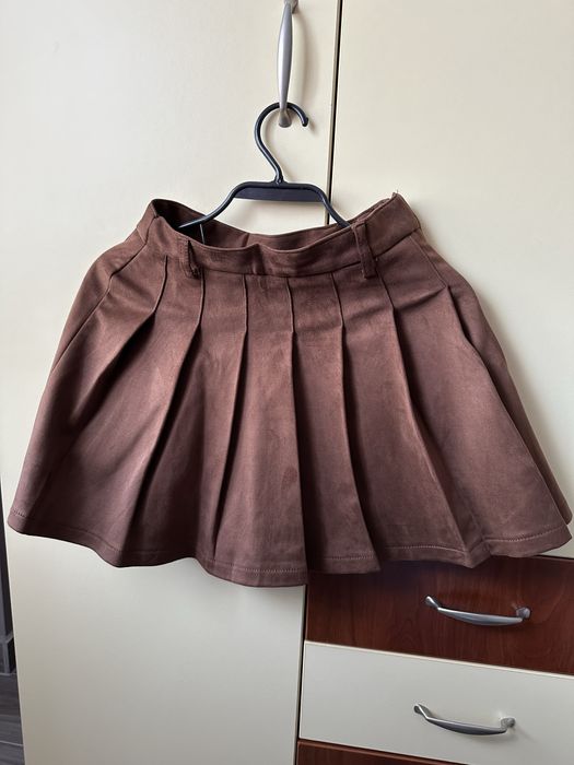 Дамска велурена пола