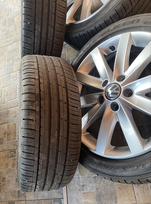 Jante R17 originale Vw Anvelope foarte bune 225/45 Falken