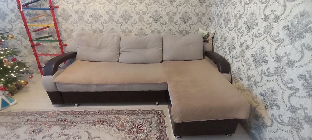 В продаже диван угловой