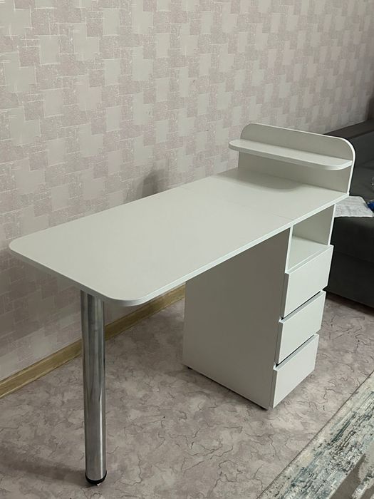 Продам маникюрный стол