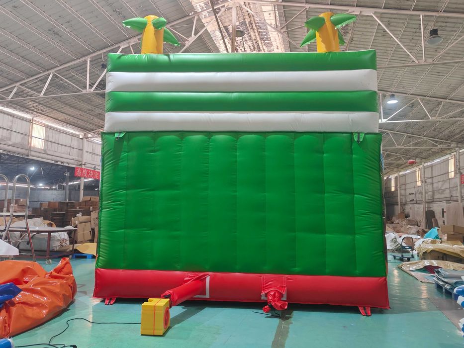 Inchiriem tobogan gonflabil Tema -Jungla, cu dimensiuni de 7mx5mx5m