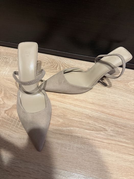 Pantofi noi cu toc H&M