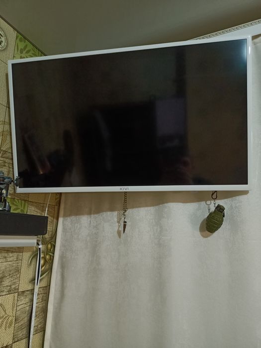 Продам телевизор Kivi, Саунд бар SoNi.