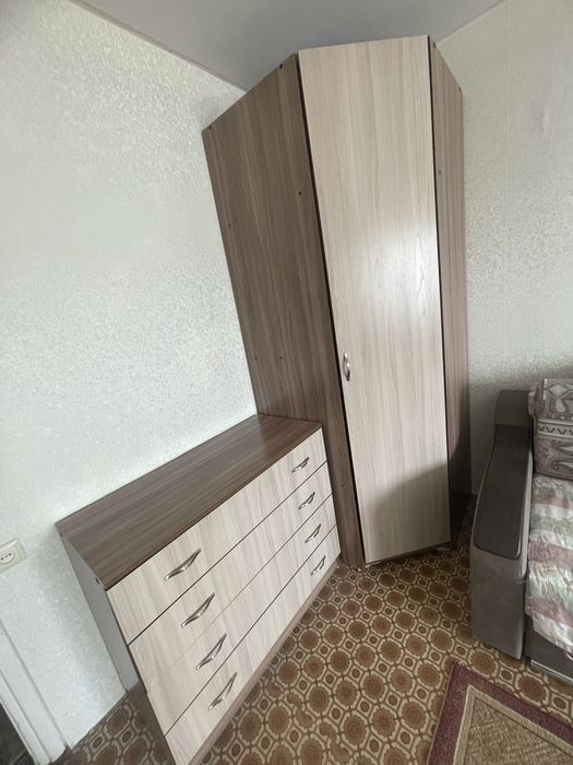 Продам комод и угловой шкаф