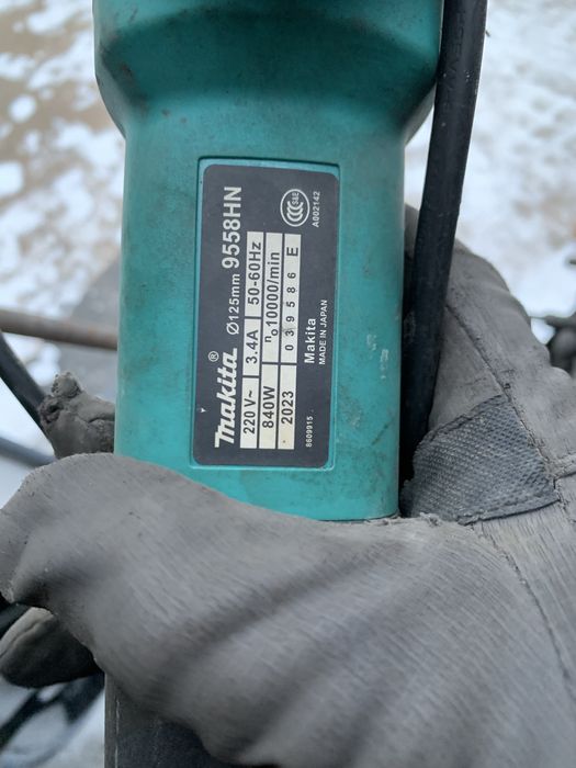 Продам болгарку макита