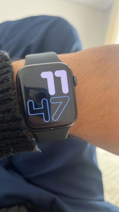 Продам Apple Watch se1