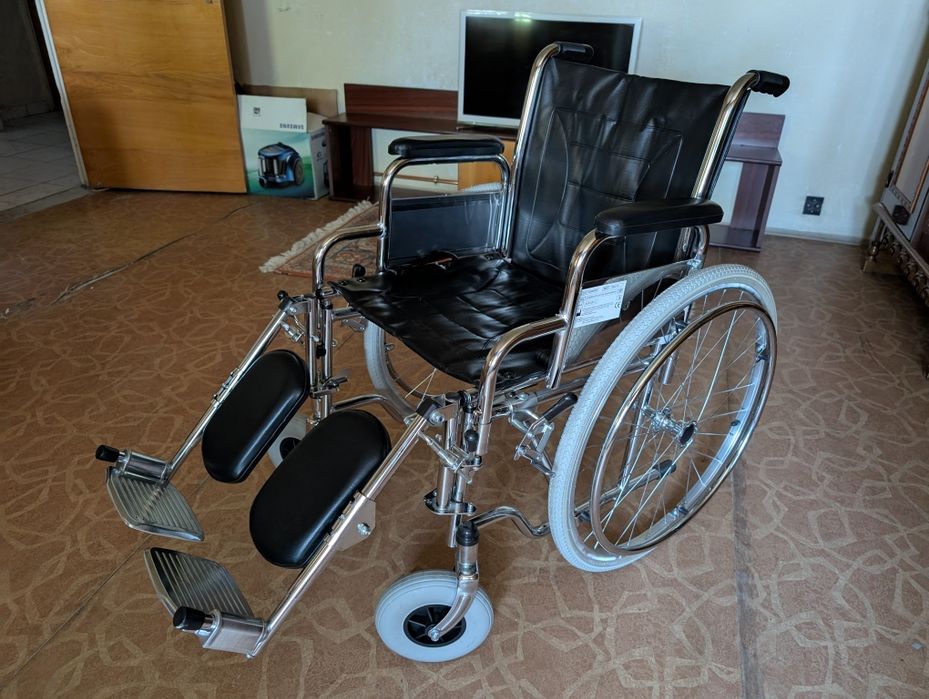 Scaun rulant pliabil persoane cu handicap
