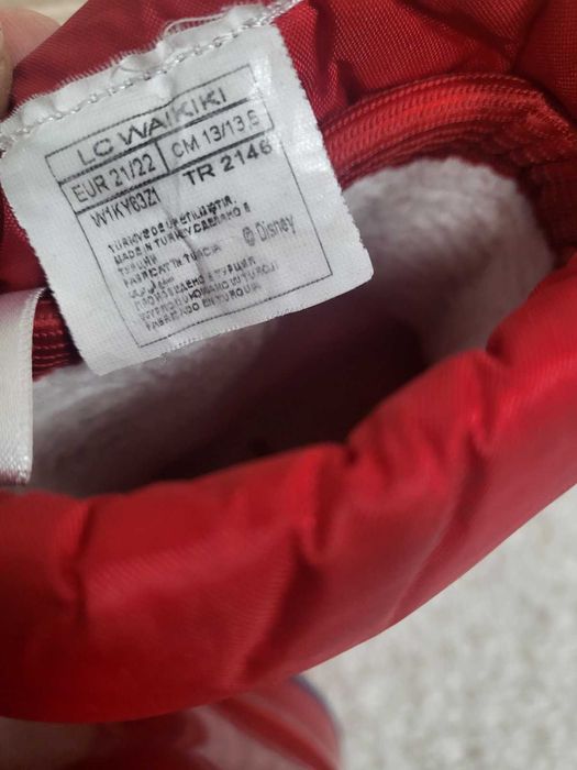 Нови детски пантофи и подарък гумени ботуши