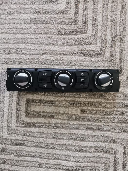 Panou de control pentru BMW E60 original fara zgarieturi,sparturi